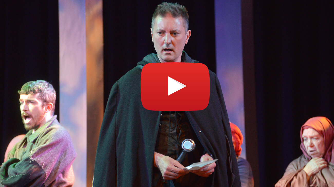Stephen Cviic as Macduff