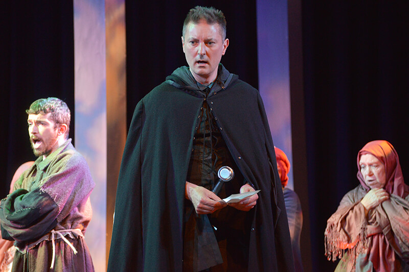 Stephen Cviic as Macduff