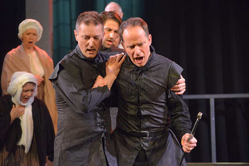 Stephen Cviic as Macduff